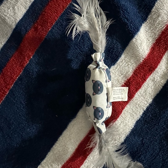 Assortment of catnip cat toys - Picture 5 of 5